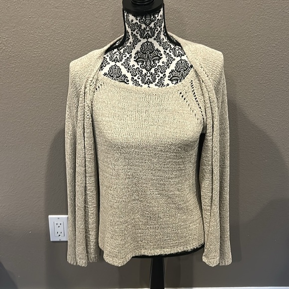 2 piece Liz Claiborne Cardigan Sweater & shirt in Size L - Picture 2 of 7